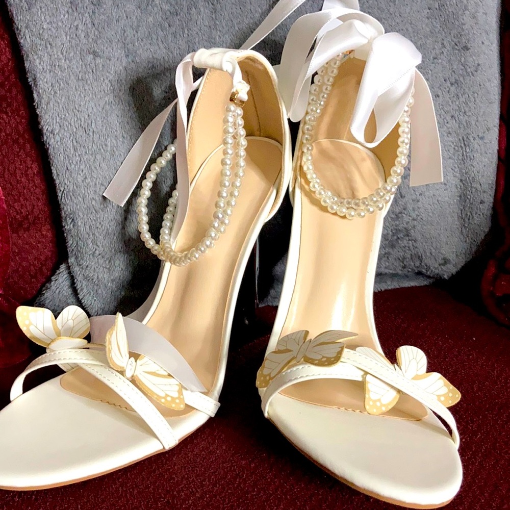 Pearl detail heels